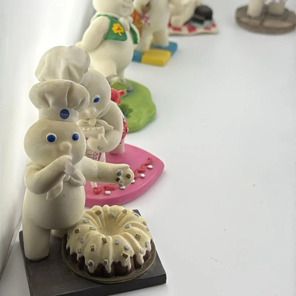 The Pillsbury Doughboy Danbury Mint Ceramic Figurines Jan-Dec 1997 VTG Bundle - Picture 10 of 16